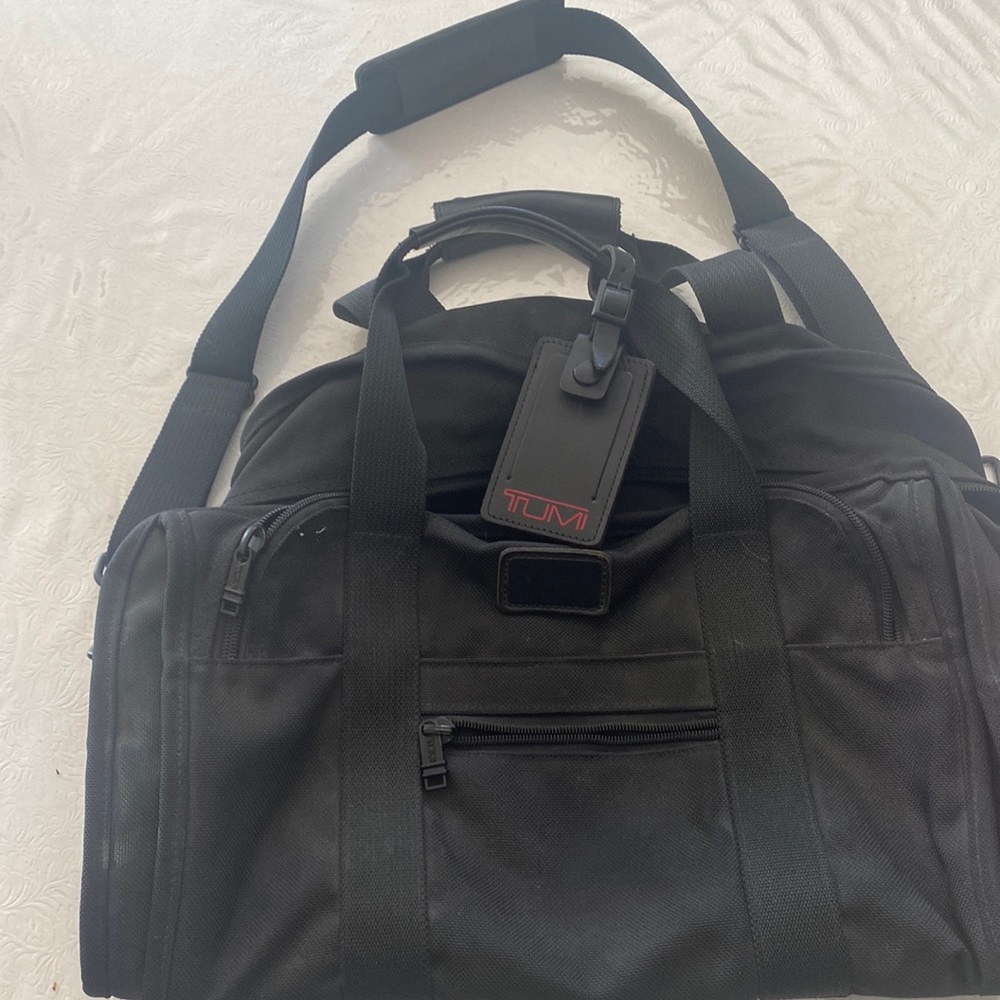 TUMI weekender